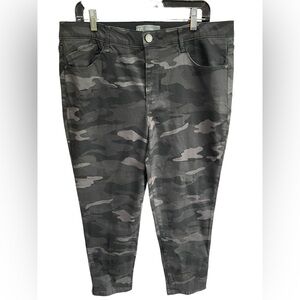 Wit & Wisdom‎ BLack Gray Camo Cropped Skinny Pants